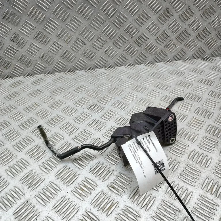 Accelerator throttle pedal 1988007520 – Lexus LS UCF30 (2001-2007)