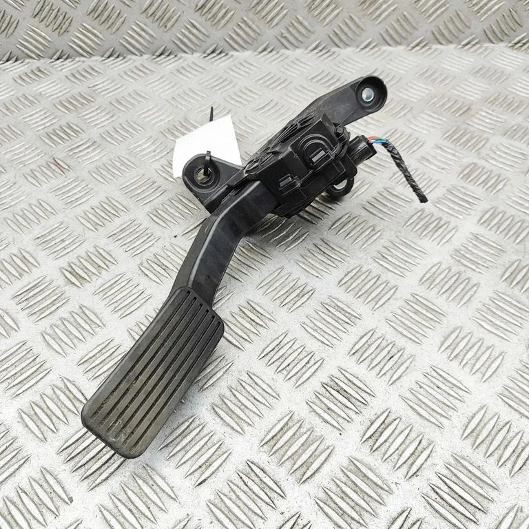Accelerator throttle pedal DH32729G2900