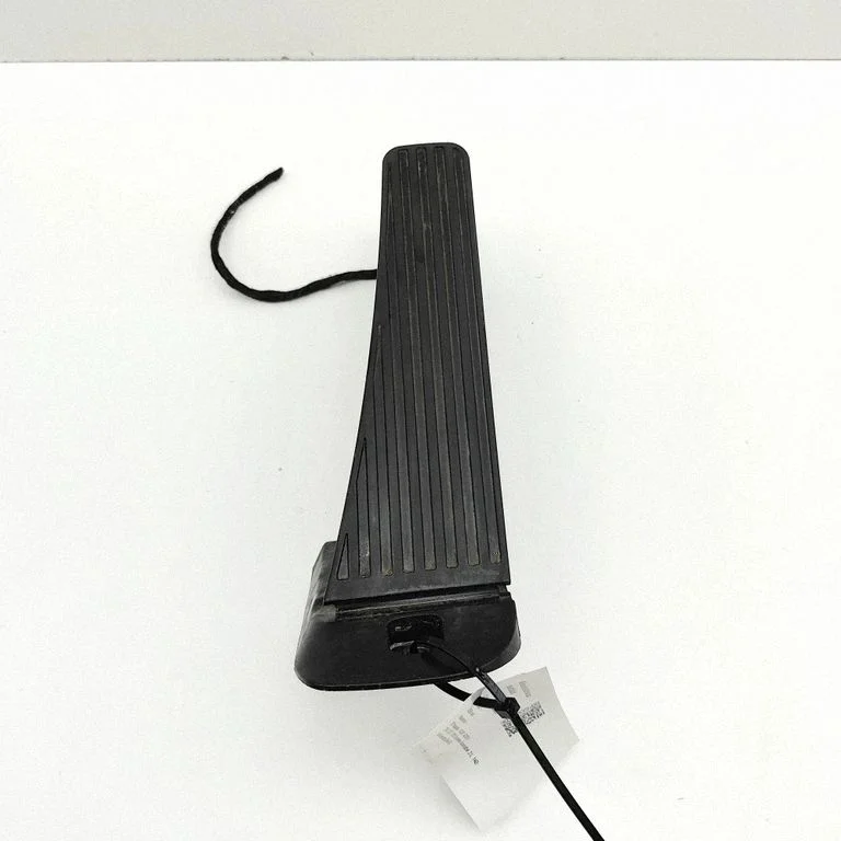 Akseleratora pedālis 32269124