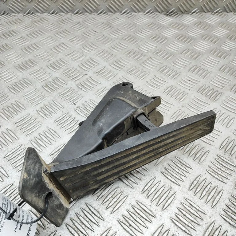 Accelerator throttle pedal 6PV010435