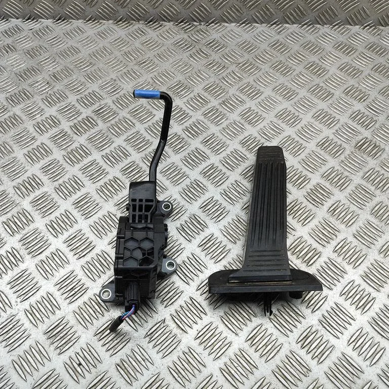 Accelerator throttle pedal 2701001080