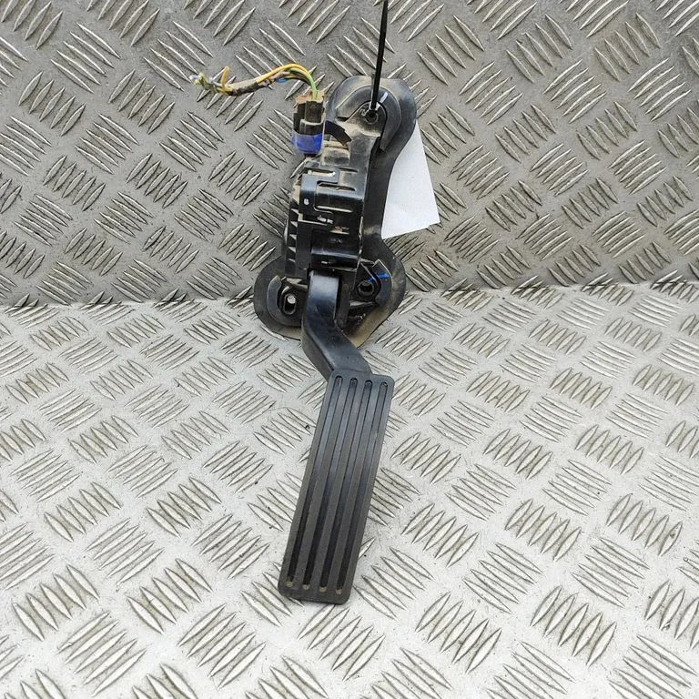 Accelerator throttle pedal AB399F836CD