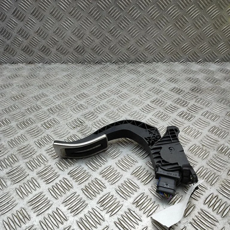 Accelerator throttle pedal 6PV01164203