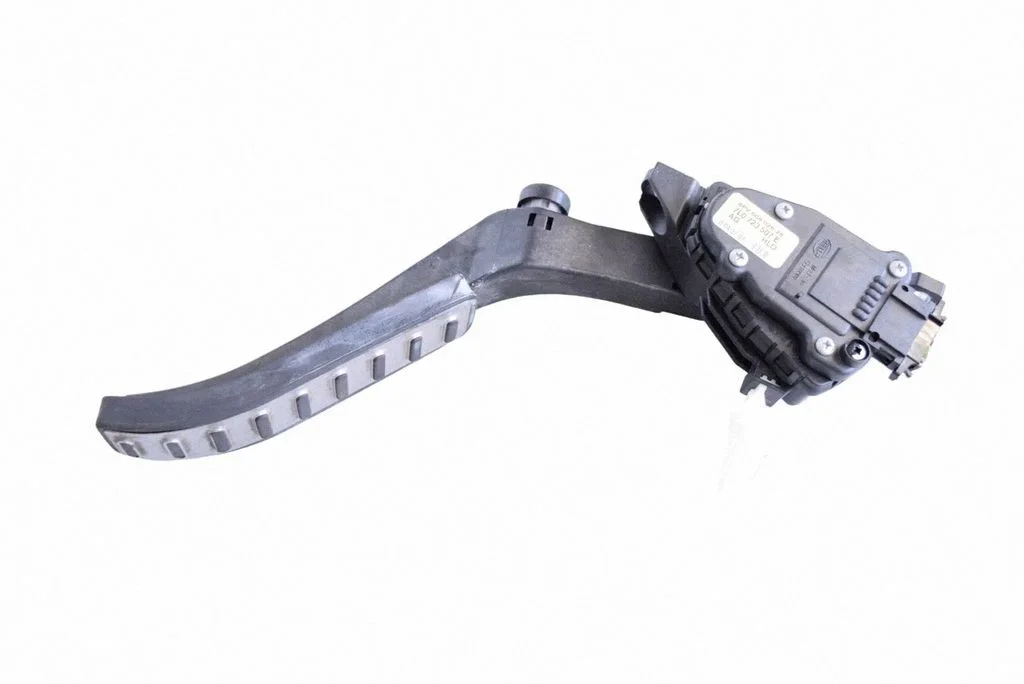 Accelerator throttle pedal 7L0723507E
