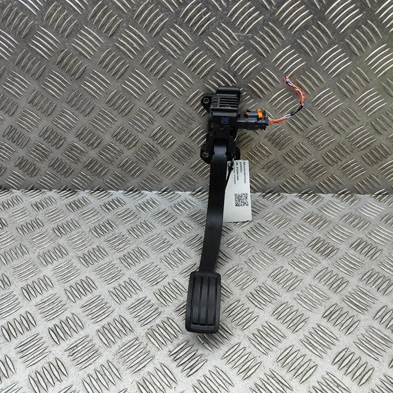 Akseleratora pedālis 9851470480