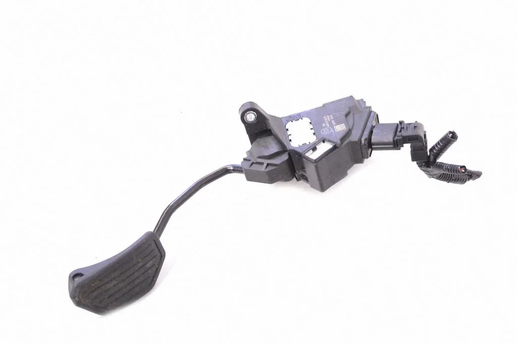 Accelerator throttle pedal – Lexus NX (2014-2021)
