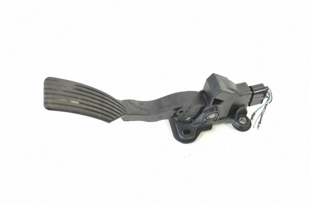 Gaasipedaal – Mitsubishi Outlander (2013-2021)