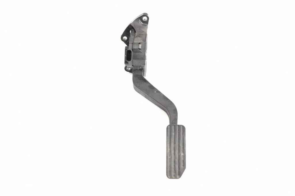 Akseleratora pedālis FK729F836BB