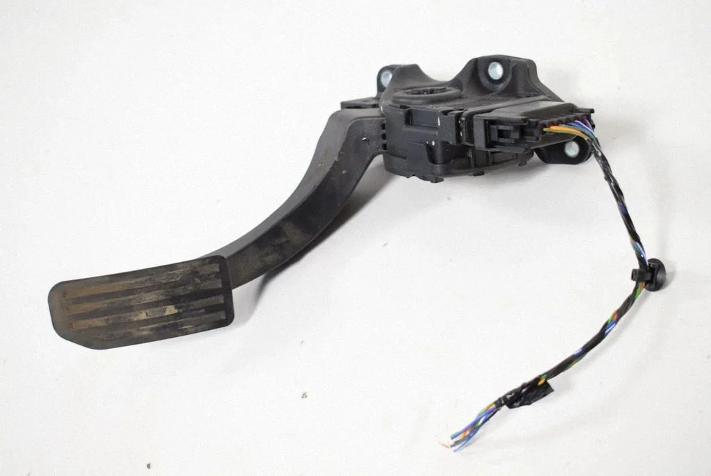 Accelerator throttle pedal – Volvo XC60 (2009-2013)