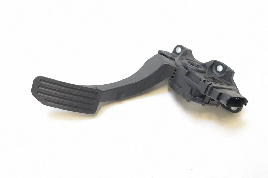 Accelerator throttle pedal – Volvo XC70 (2008-2013)