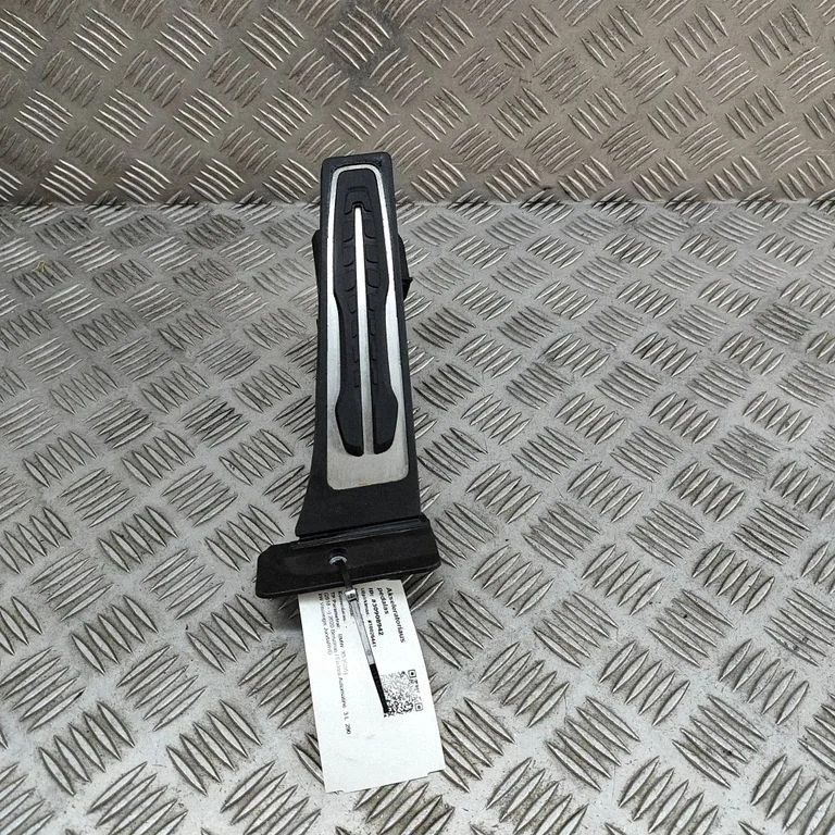 Gaasipedaal 6889820