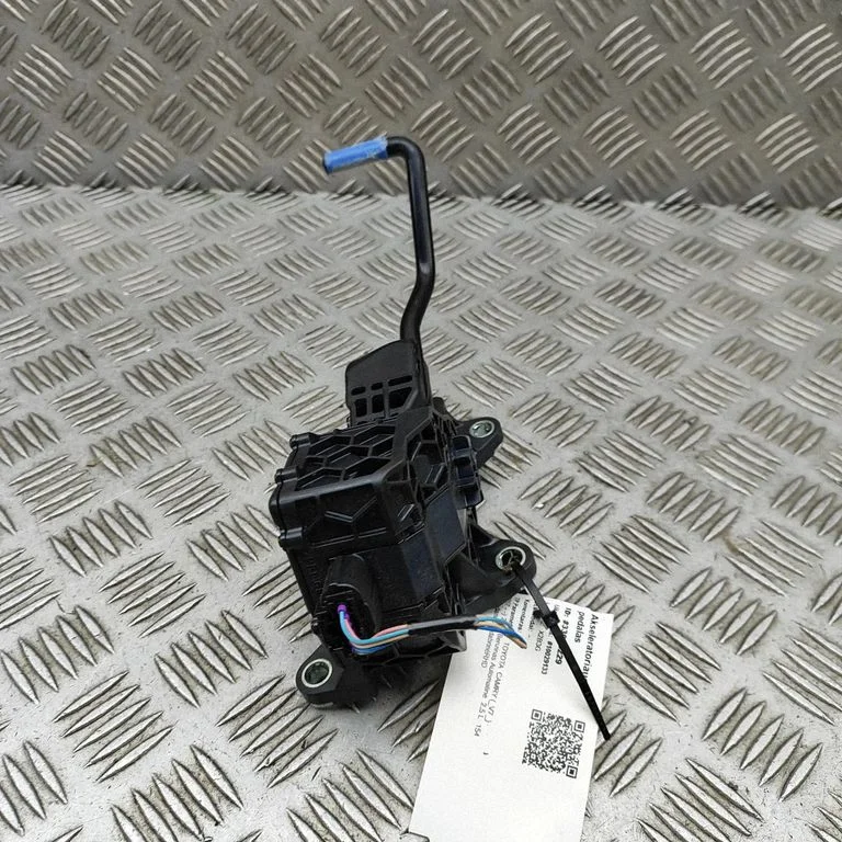 Akseleratora pedālis 7811033161