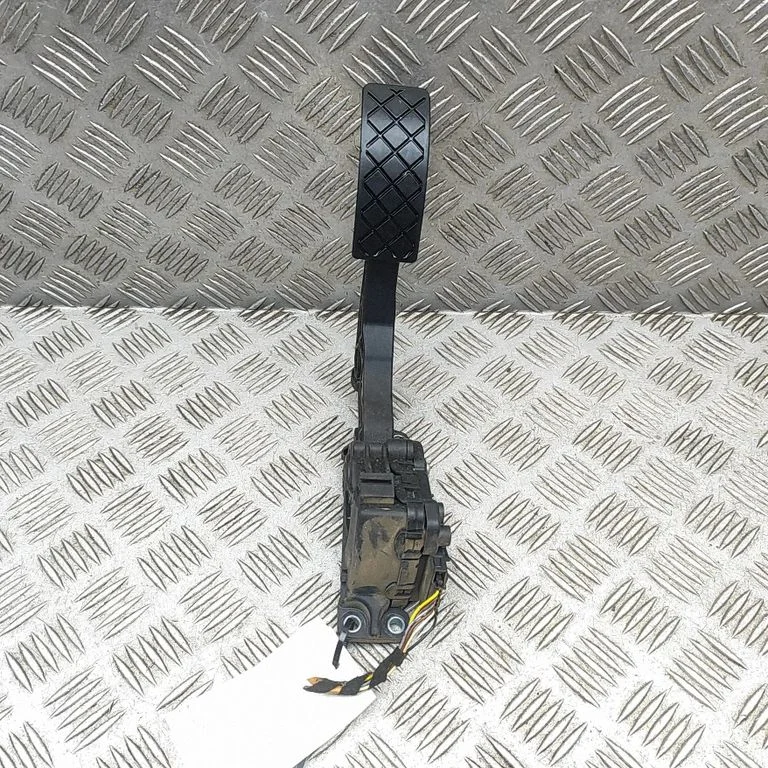 Accelerator throttle pedal – Volkswagen Amarok (2010-2020)