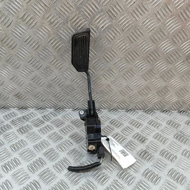 Accelerator throttle pedal 1988002050