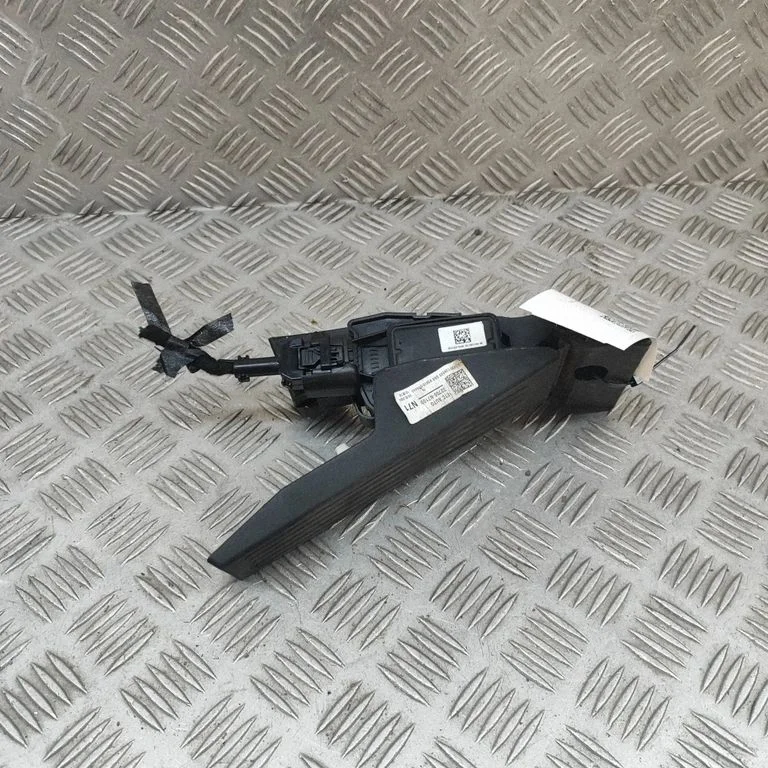Gaasipedaal 32700N7100