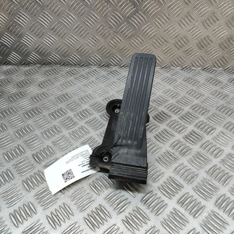 Akseleratora pedālis BCKN41600A