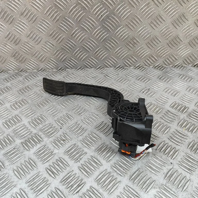 Accelerator throttle pedal – Opel Vivaro (2019-)
