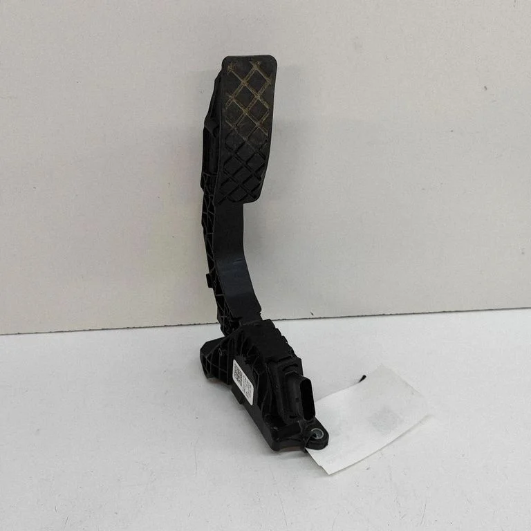 Accelerator throttle pedal 4KL723523