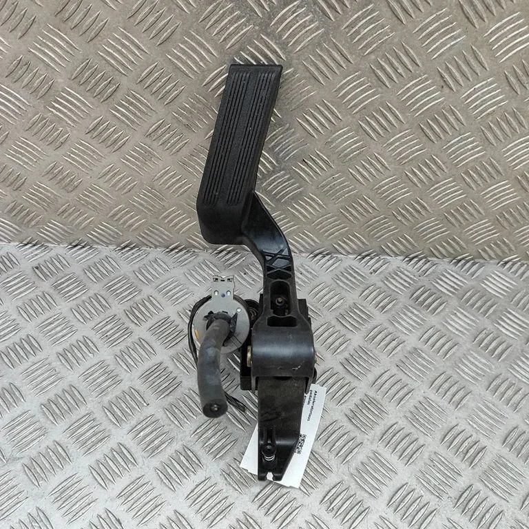 Akseleratora pedālis 04683921AK