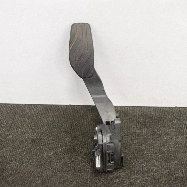 Akseleratora pedālis 6PV009978