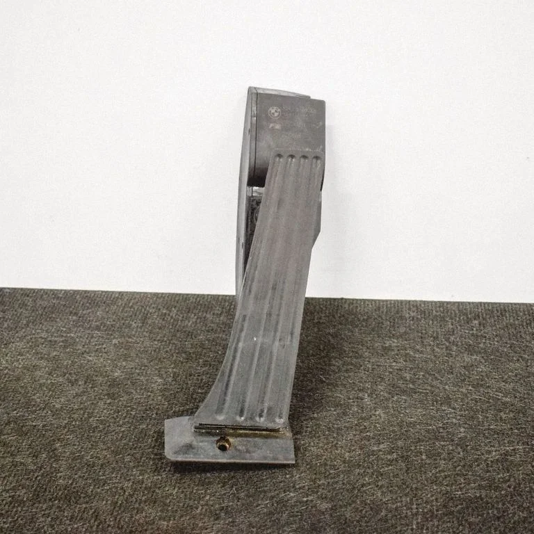 Accelerator throttle pedal – BMW 3 Series E90 E91 (2005-2012)