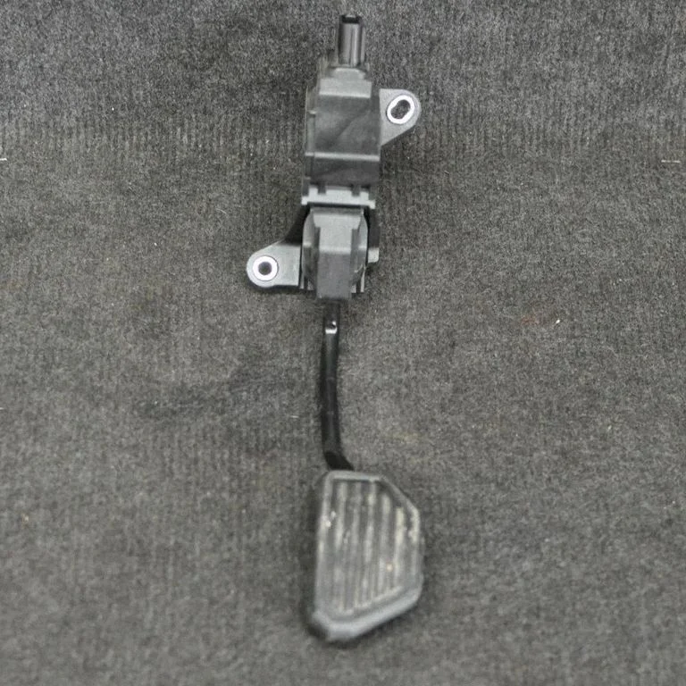 Accelerator throttle pedal – Lexus NX (2014-2021)