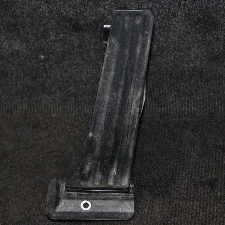 Gaasipedaal – BMW 5-seeria E60 E61 (2004-2010)
