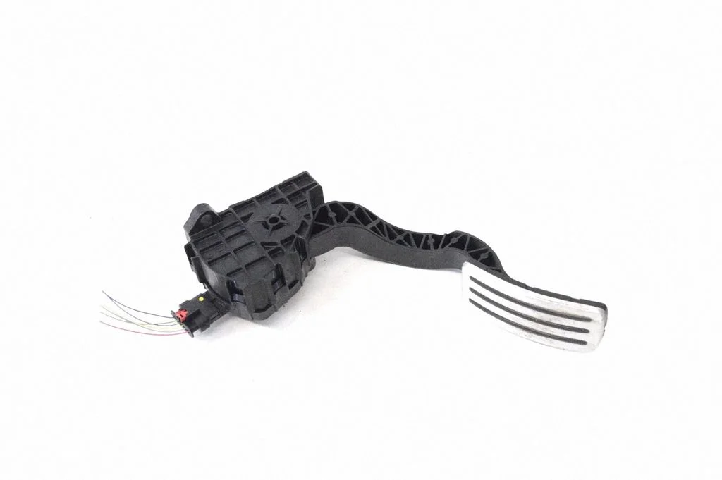 Accelerator throttle pedal 1011298