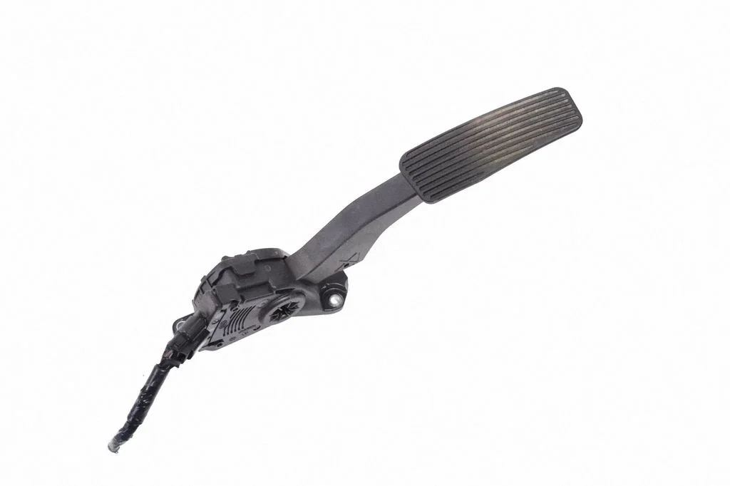 Accelerator throttle pedal – Volkswagen Routan (2008-2014)