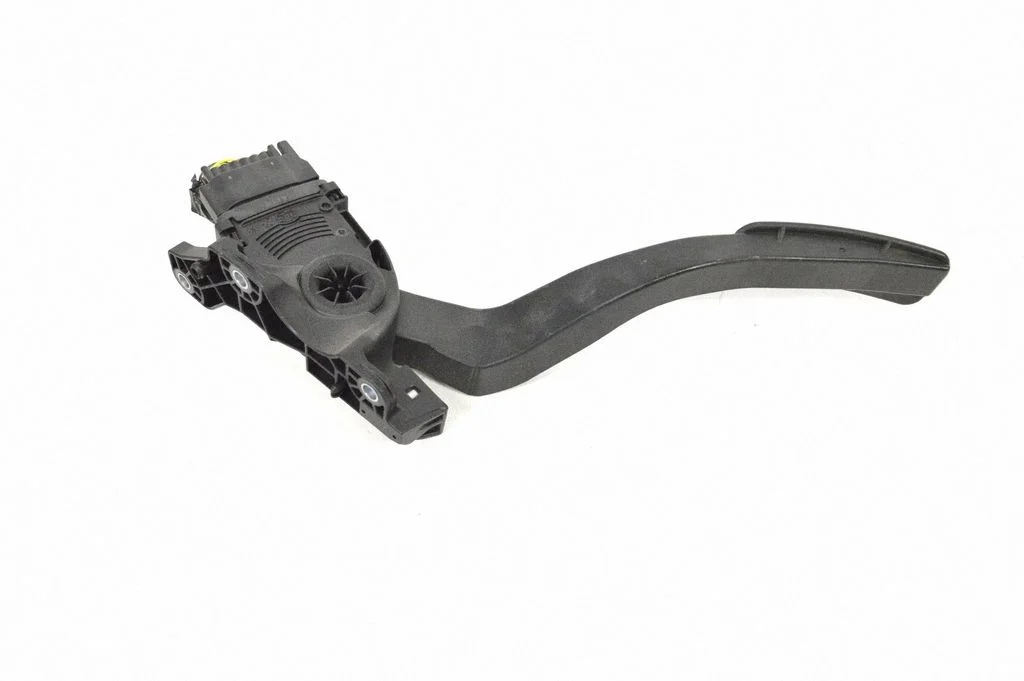 Accelerator throttle pedal 8W839F836DB