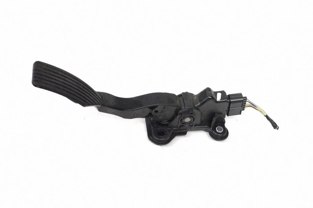 Accelerator throttle pedal – Mitsubishi Outlander (2007-2012)