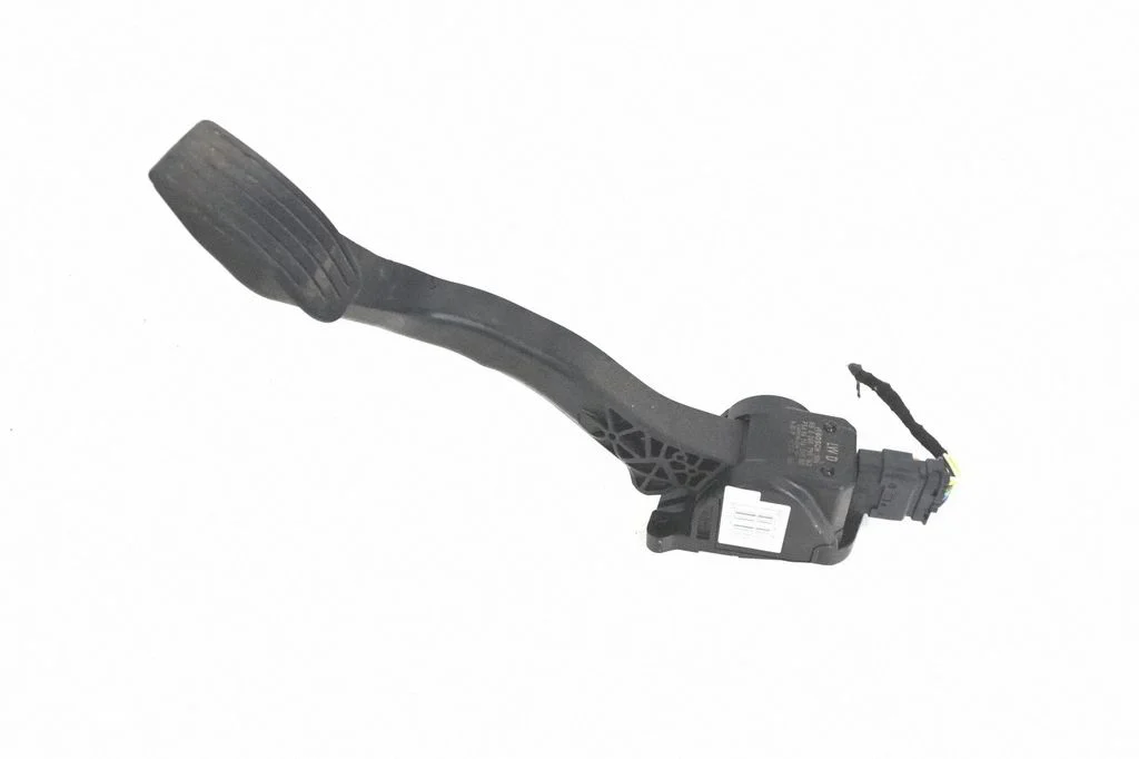 Akseleratora pedālis 0280755162