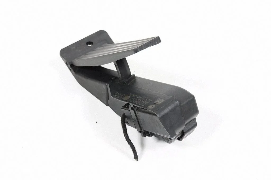 Accelerator throttle pedal – BMW 1 Series E81 E87 (2004-2011)