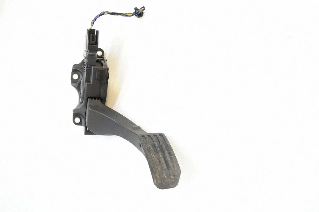 Akseleratora pedālis 6G929F836CD