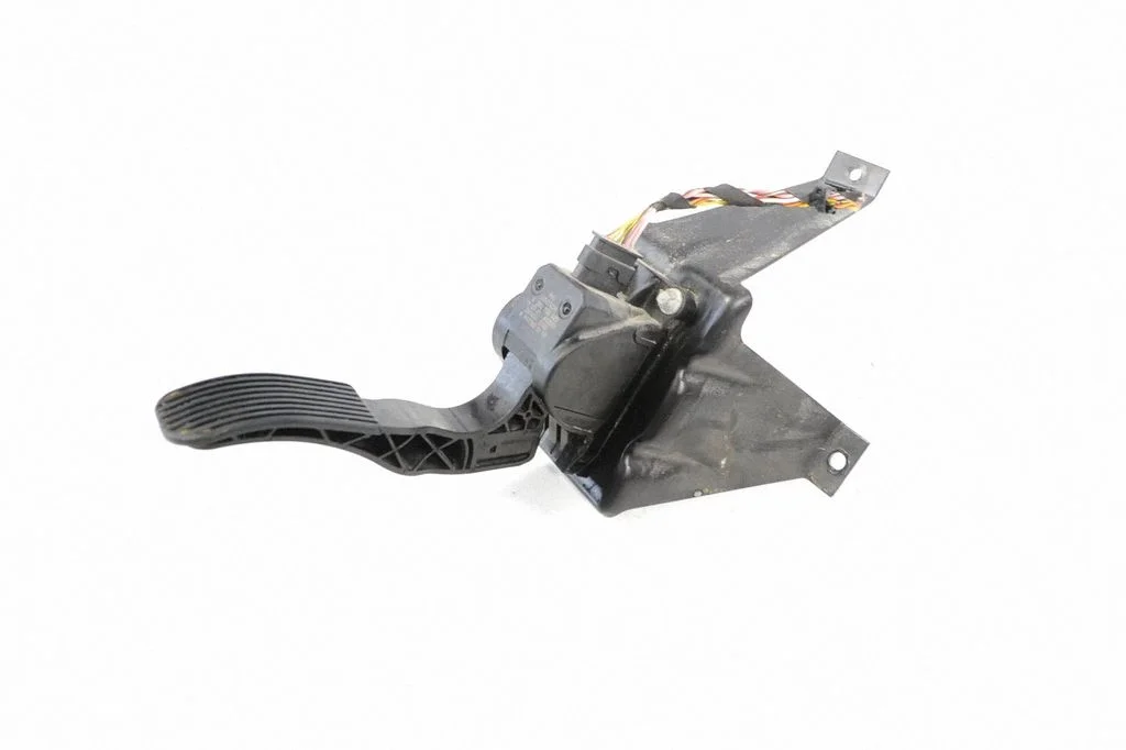 Accelerator throttle pedal – Mercedes-Benz Sprinter W906 (2006-2018)