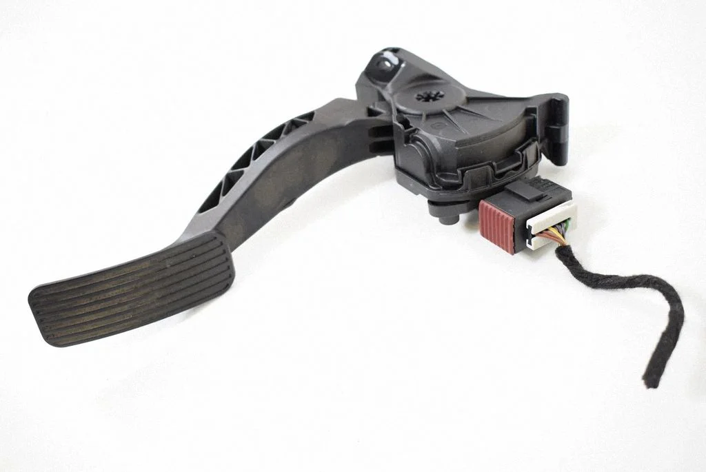 Accelerator throttle pedal 13237356