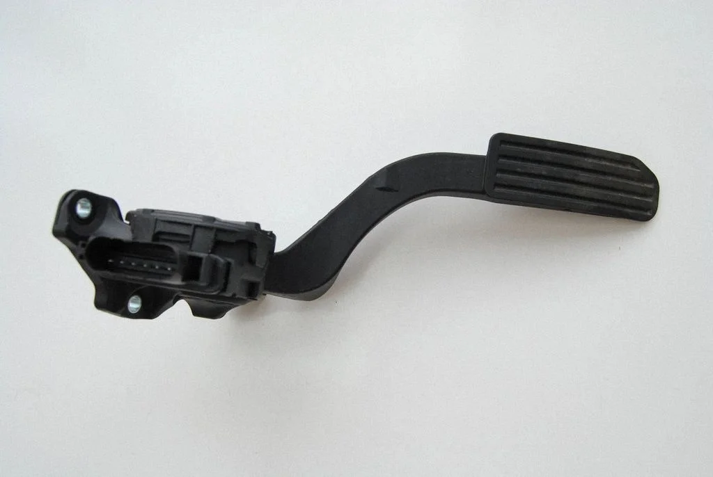 Accelerator throttle pedal – Land Rover Freelander 2 - LR2 (2007-2016)