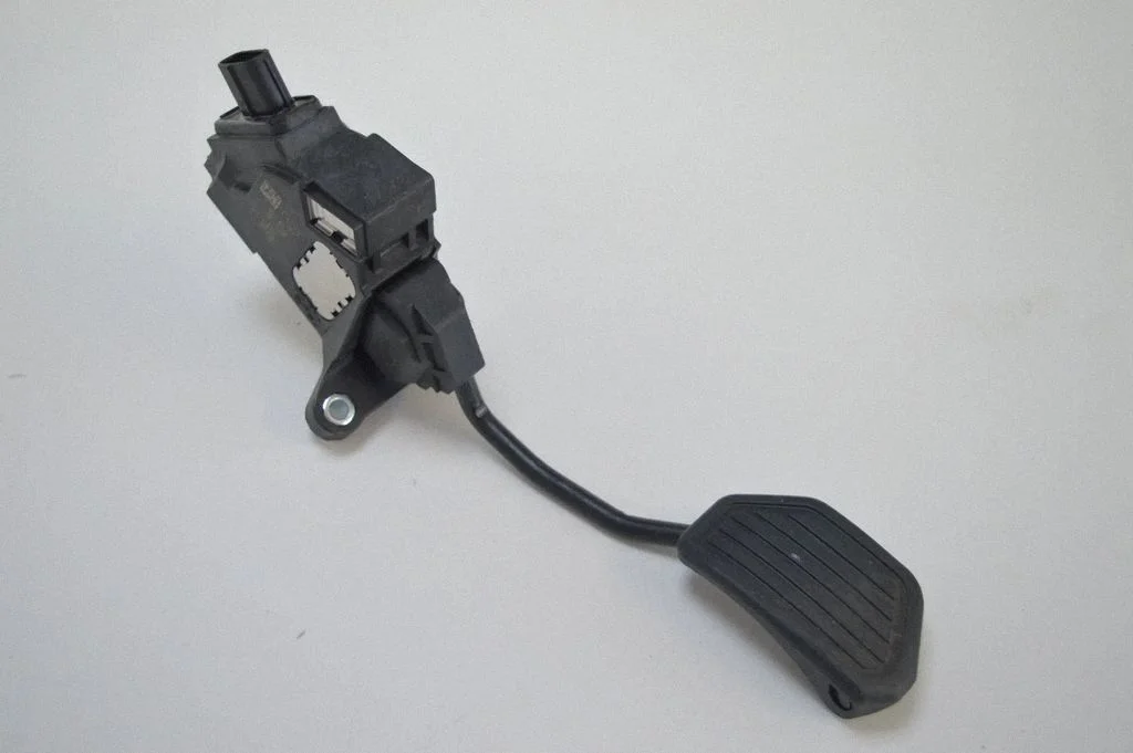 Accelerator throttle pedal – Lexus NX (2014-2021)