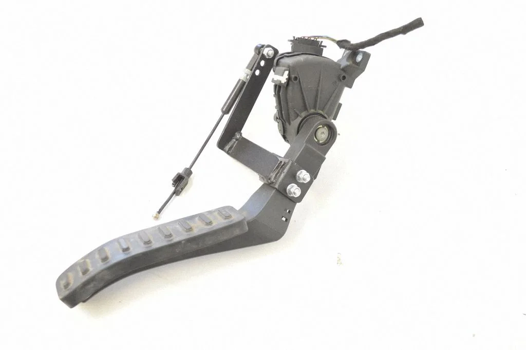 Accelerator throttle pedal 7L0723507A