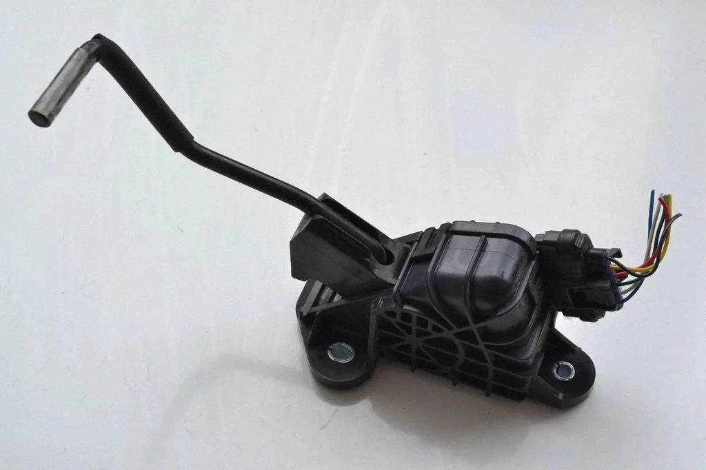 Accelerator throttle pedal – Lexus GS 300 350 430 450H (2005-2012)