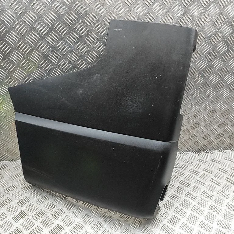 Rear bumper corner part panel trim – Opel Vivaro (2014-2018)