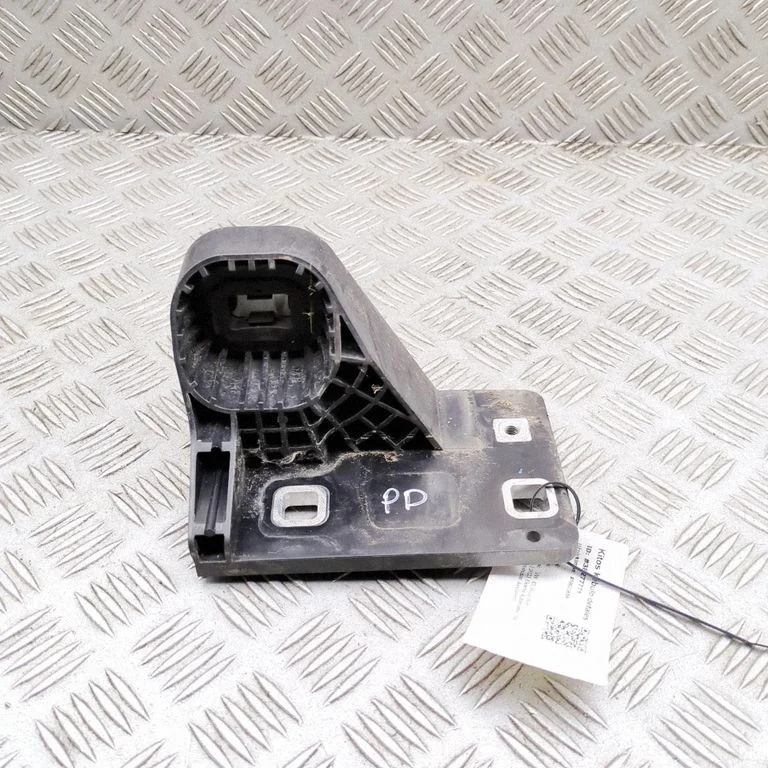 Radiatoru paneļa kronšteins 1N3121367D