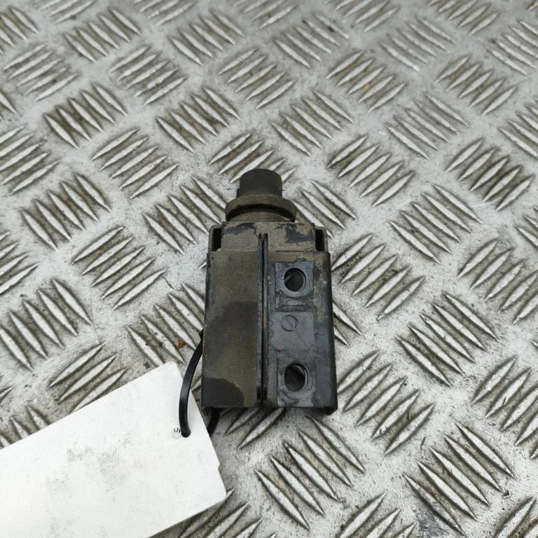 Radiatoru paneļa kronšteins 214605JU0A