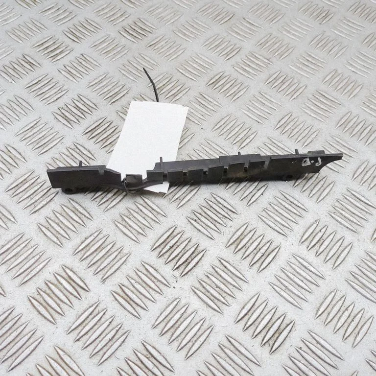Radiatoru paneļa kronšteins 0020740502