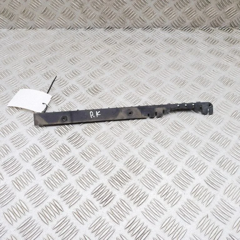 Radiatoru paneļa kronšteins 0020740402