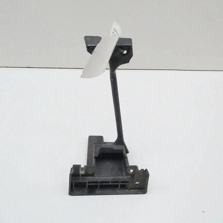 Radiator support slam panel bracket 86357R2000