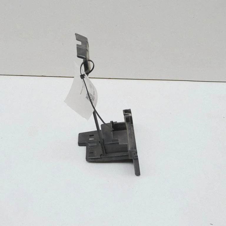 Radiator support slam panel bracket 86357R2000