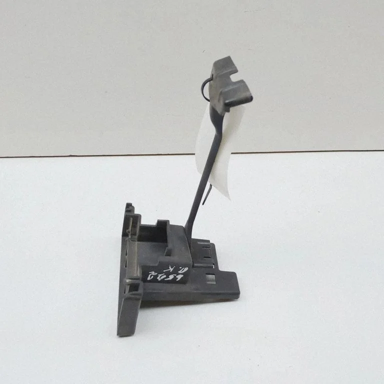 Radiator support slam panel bracket 86357R2000