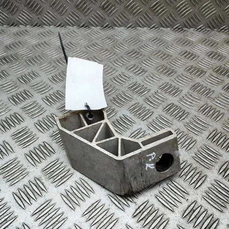 Radiaatori tugipaneeli klamber A2055014120