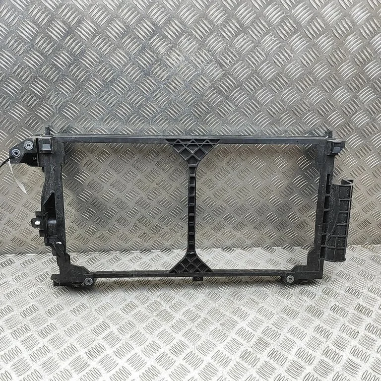 Radiatoru paneļa kronšteins 214963NL0A